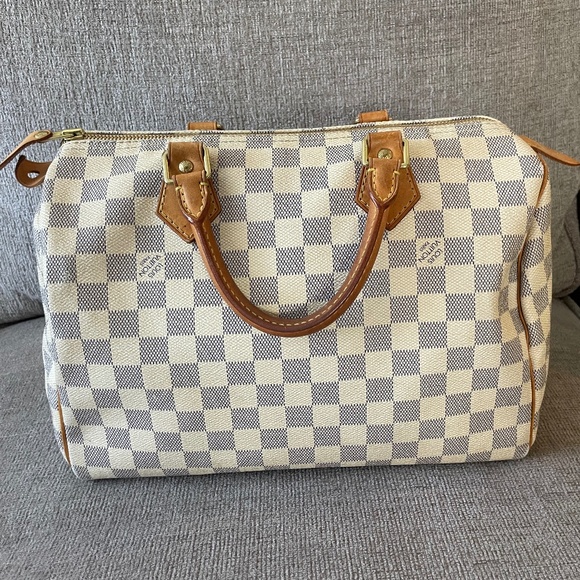Louis Vuitton - Picture 1 of 7